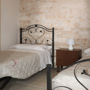 Foto della camera da letto con due letti singoli